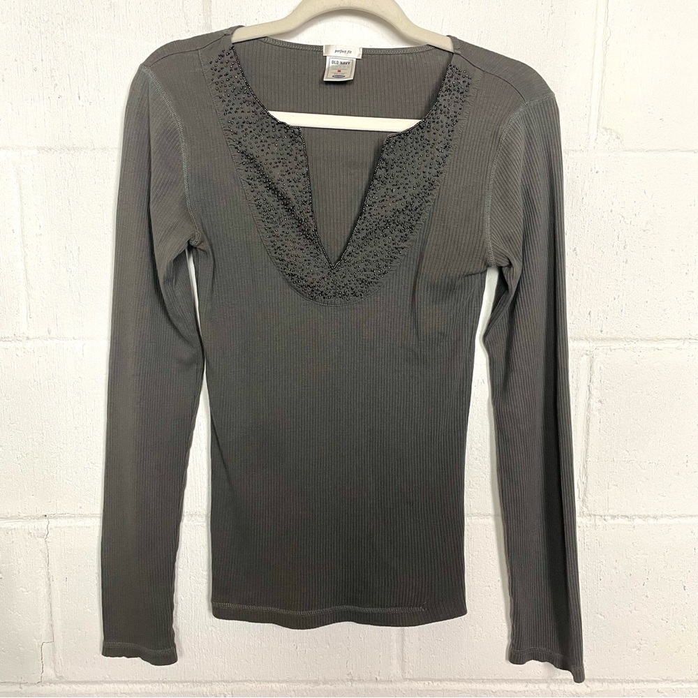 Old Navy Vintage Y2K Long Sleeve Perfect T-Shirt Gray Ribbed Beaded V-Neck SZ M